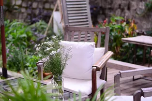 Как подготовить садовую мебель к летнему сезону