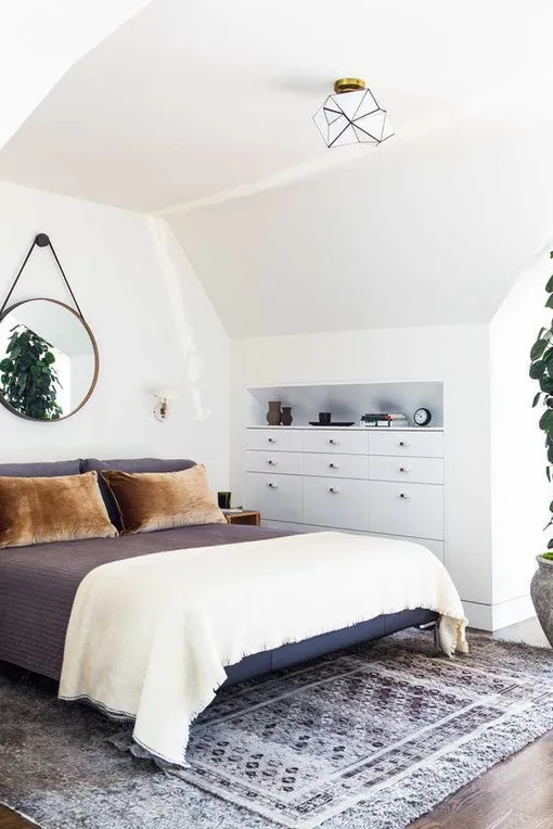 Оформление спальни: что повесить над кроватью, чтобы украсить интерьер — фото, идеи