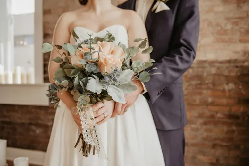 Организацией свадьбы обычно занимается невеста, но мнение жениха тоже учитывается