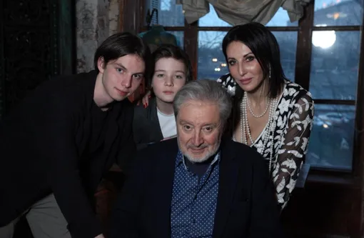 Алика Смехова с отцом и детьми фото