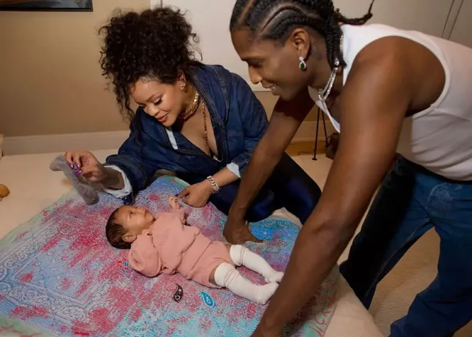 Рианна и A$AP Rocky на фотосессии с новорожденным сыном Райотом