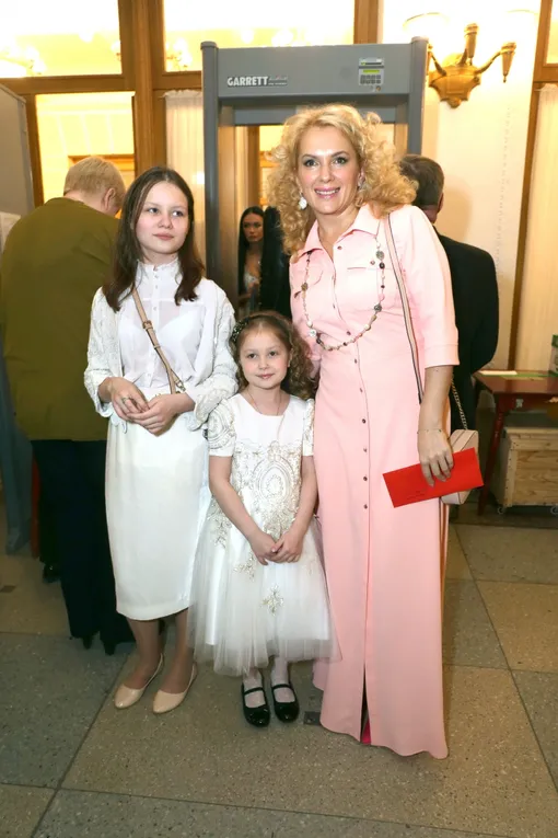 Мария Порошина с дочерьми