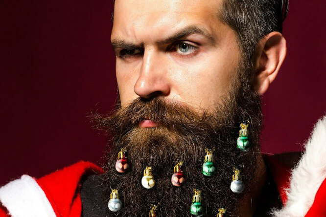 Новый праздничный тренд: мужчины наряжают бороды