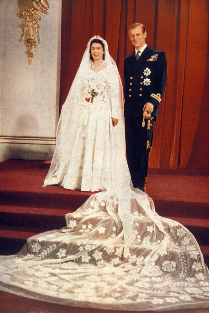 Королева Елизавета II и принц Филипп, свадебное платье