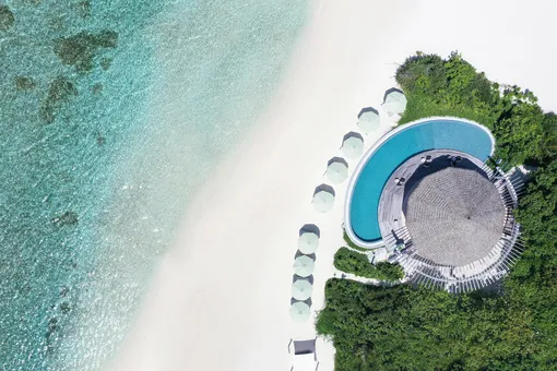 Пляжный бар на острове Тиламаафуши, Мальдивы