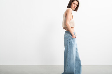 Самые модные джинсы сезона, которые можно купить у российских брендов
