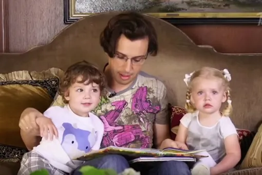 Максим Галкин показал, как Алла Пугачева играет с четырехлетними близнецами Гарри и Лизой