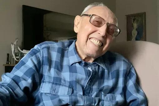 «Звездные войны!»: Игорь Верник записал забавное видео с «вооруженным» 95-летним отцом