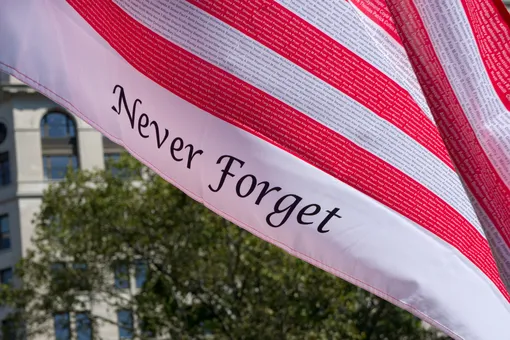 никогда не забудем — флаг США