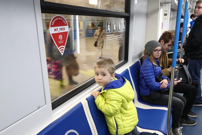 Мать отказалась от ребенка, которого родила в метро Санкт-Петербурга