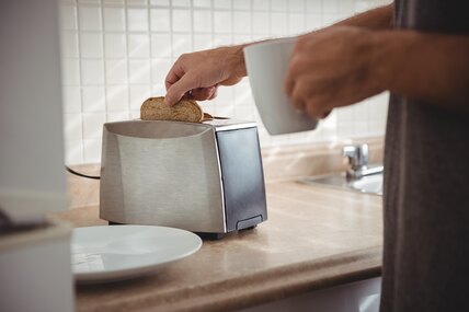 Как почистить тостер изнутри и снаружи