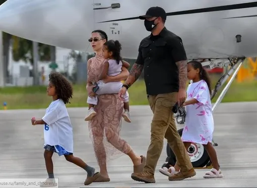 Ким Кардашьян и Канье Уэст с детьми вернулись из Доминиканы фото