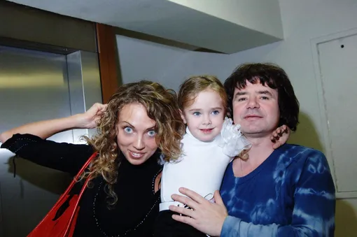 Евгений Осин с женой и дочкой
