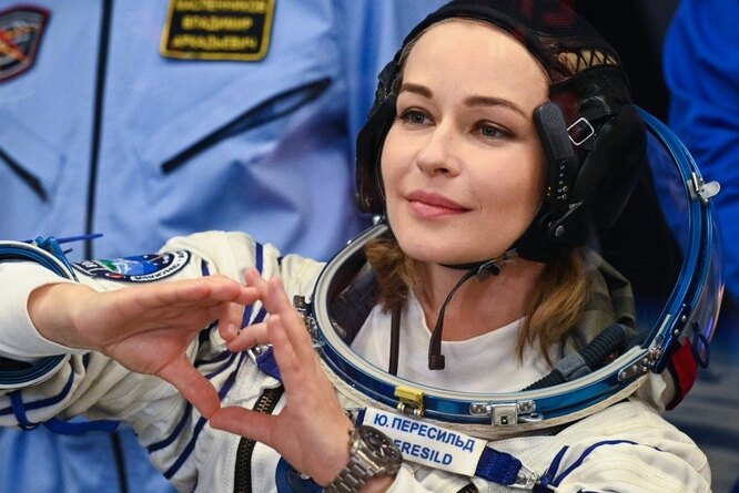 Космонавт и актриса Юлия Пересильд Космонавт и актриса Юлия Пересильд