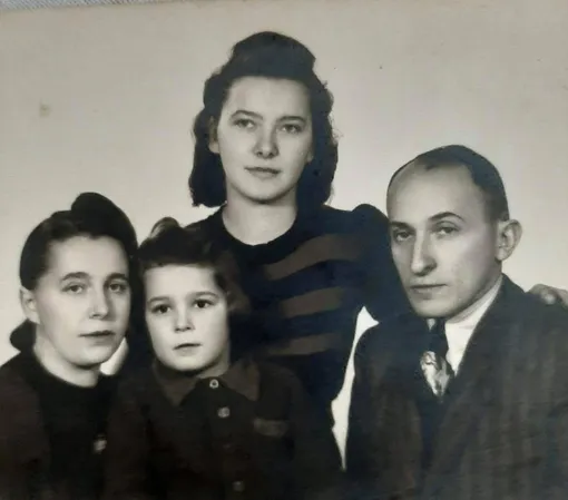 Слева направо: Женя, Авива, Хадасса и Давид