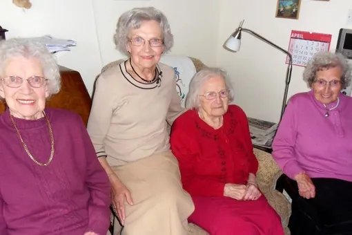 Самым старым сестрам в мире — 391 год
