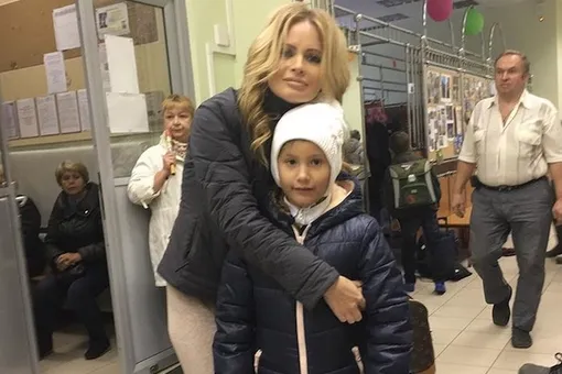 «Она мне волосы вырывала»: дочь Даны Борисовой агрессивно реагирует на маму