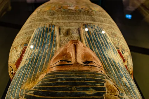 Лучше не открывайте! Ученые нашли в Египте 59 саркофагов и запертую дверь