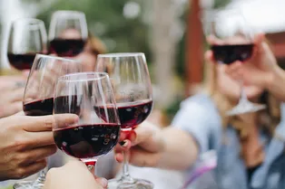«Виноградное сердце»: в чём польза и вред красного вина