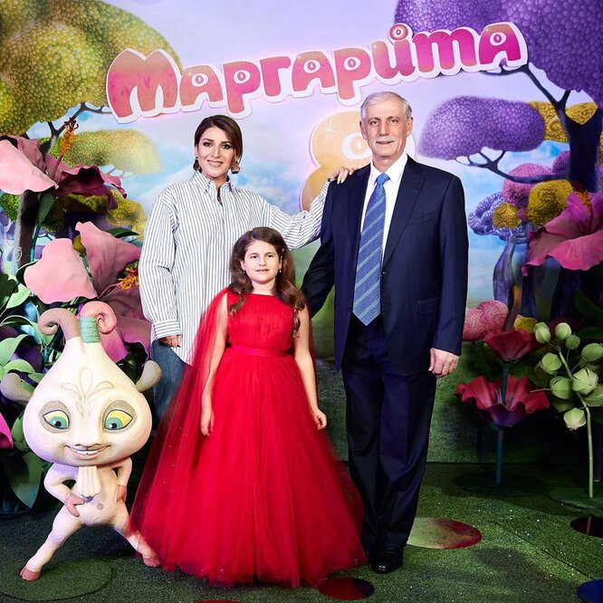 Жасмин с отцом Львом Манахимовым и дочерью Маргаритой