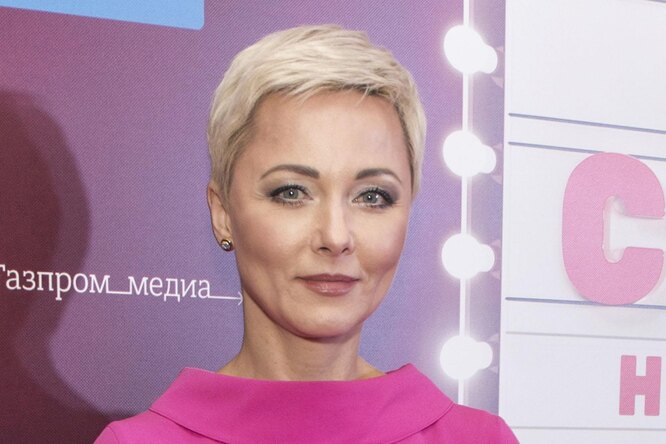 «Блондинка против брюнетки»: Дарья Повереннова предложила поклонникам сравнить два своих образа — в молодости и сейчас