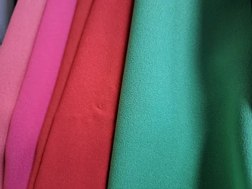 Можно найти креп ткань самых разных цветов.