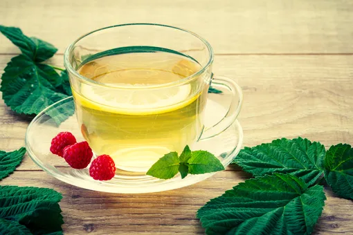 Чай из листьев красной малины при беременности: польза или вред
