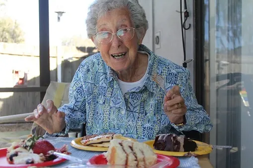 Больная раком 90-летняя женщина отправилась в кругосветку вместо лечения
