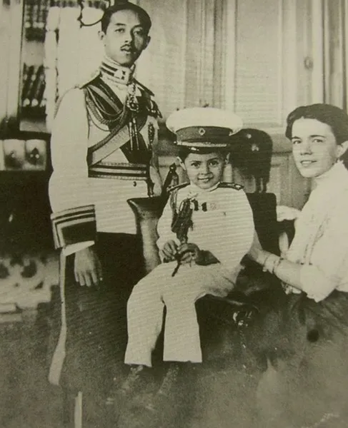 Екатерина Десницкая и принц Чакрабон с сыном Чулой
