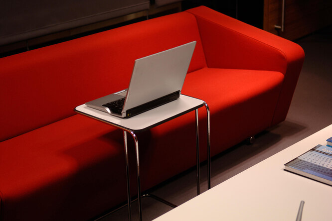 5 компактных столов для ноутбука, которые обеспечат вас удобным рабочим местом на время самоизоляции