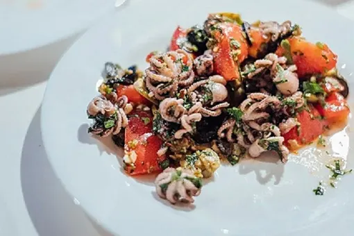 Хтаподи — салат с осьминогами