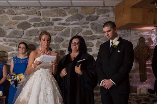 На церемонии невеста сделала неожиданное признание бывшей жене и сыну жениха