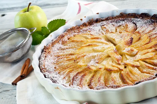 Ни сахара, ни муки: просто смешайте все ингредиенты и сразу же выпекайте! Рецепт полезного яблочного пирога
