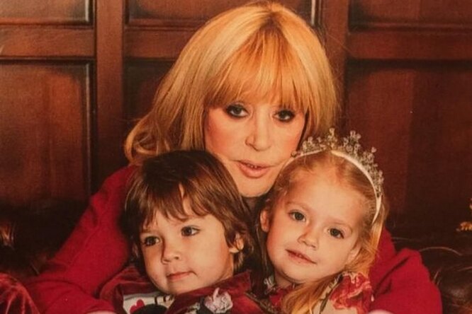 «На маму похожа»: Алла Пугачева показала нежное фото Лизы Галкиной «На маму похожа»: Алла Пугачева показала нежное фото Лизы Галкиной