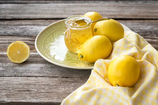 Варенье «пятиминутка» из лимонов: к чаю, сыру и даже к мясу!