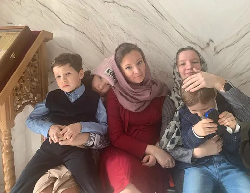 Анна Кузнецова с детьми