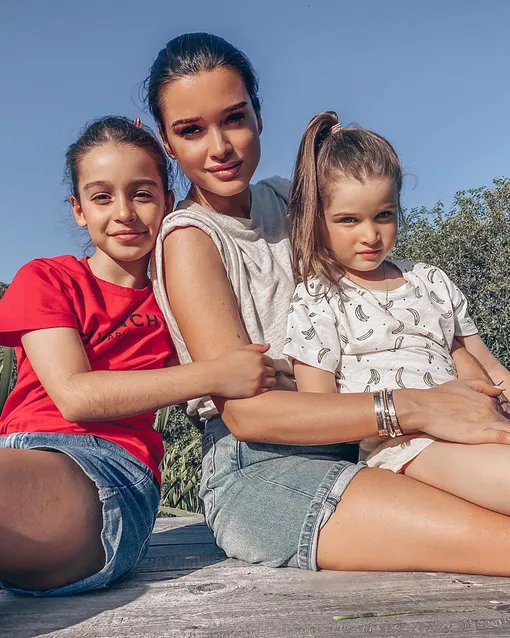 Ксения с дочерьми фото