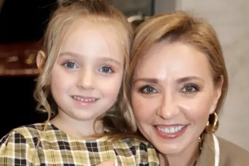 «Умелые ручки!» Татьяна Навка показала, как ее 5-летняя дочь играет на фортепиано (видео)