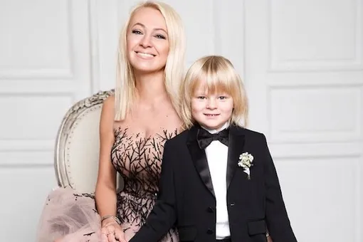 Поклонники Яны Рудковской переживают за ее четырехлетнего сына