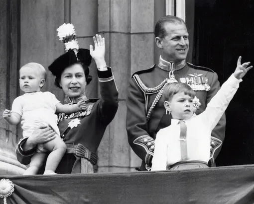 королева Елизавета II с семьёй