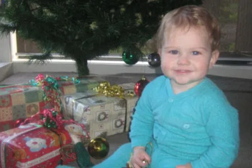 Диагноз по фотографии. Маленькую девочку спасли от рака, благодаря рождественскому снимку
