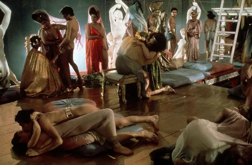 Кадр из фильма «Калигула»