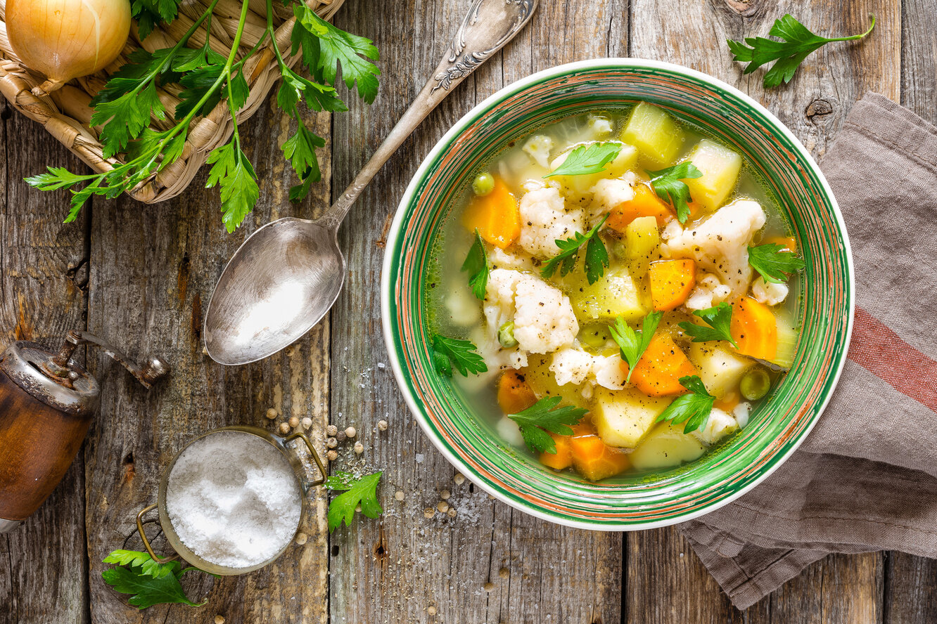 Рецепт супа из цветной капусты постный. Овощной суп. Для супа. Куриный суп с овощами. Летний овощной суп.
