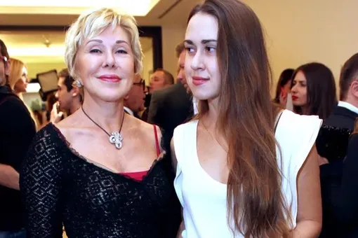 «Это стыд и позор, от которого я не отмоюсь»: Любовь Успенская выложила видео с раскаянием дочери по поводу интервью