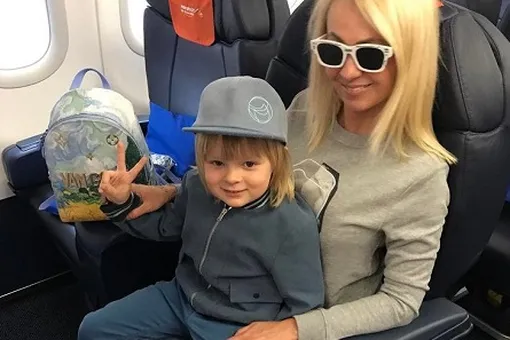 Недетские цены: Четырехлетний сын Яны Рудковской носит рюкзак за 200 тысяч