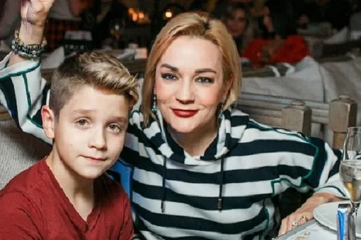 «Мамины песни мне не нравятся»: младший сын Татьяны Булановой рассказал об отношениях с родителями