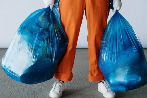 В Москве мужчина внезапно лишился 13 миллионов рублей, когда выбрасывал мусор