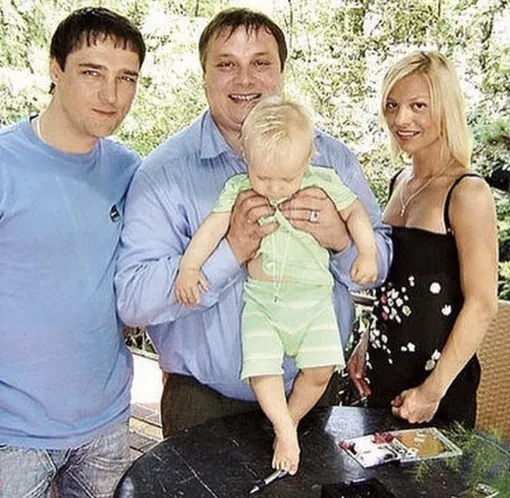 Юрий Шатунов с женой и Андреем Разиным