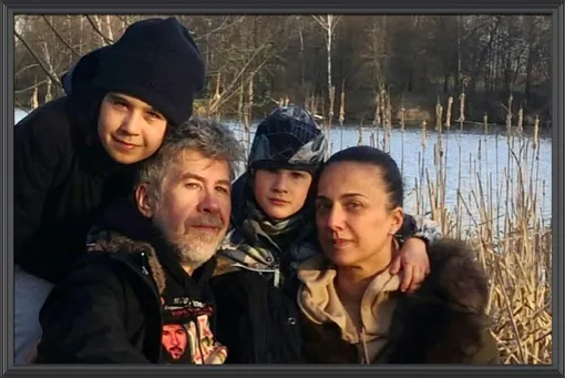 Валерий Ярёменко и Анна Сухачева с сыновьями Кузьмой и Степаном