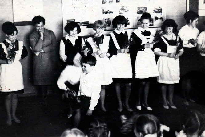 Церемония последнего звонка, 1968 год. Церемония последнего звонка, 1968 год.